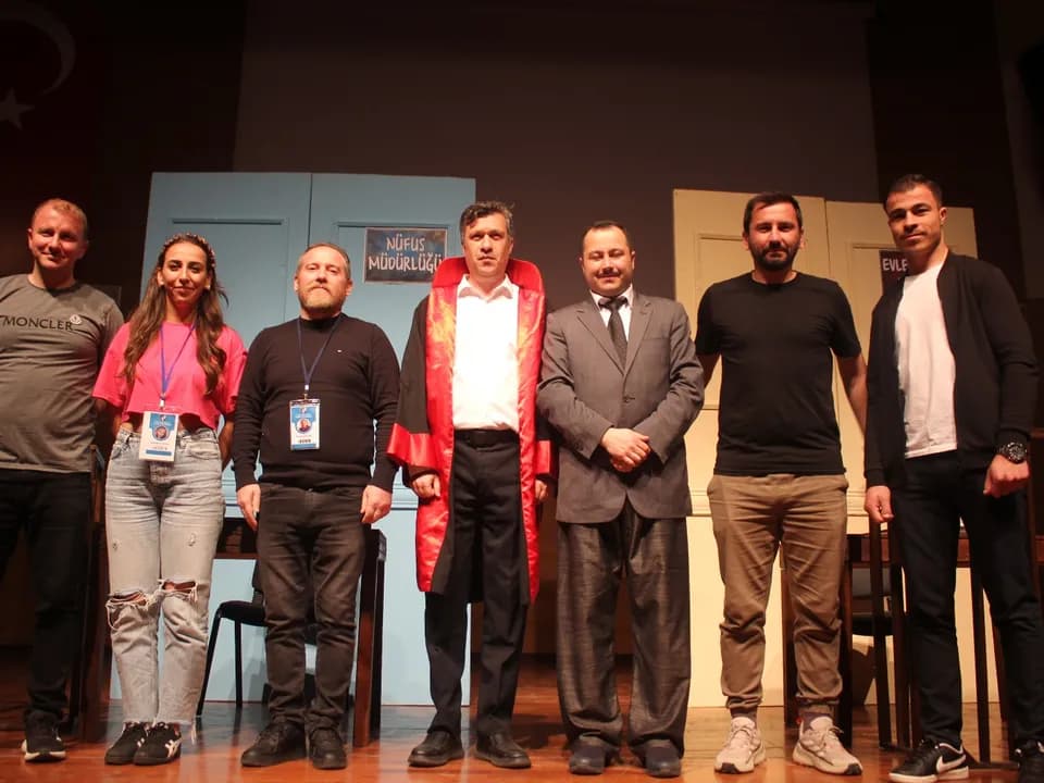 ”BİR MEMLEKET HİKAYESİ” SEYİRCİYLE BULUŞTU — fotoğraf 8