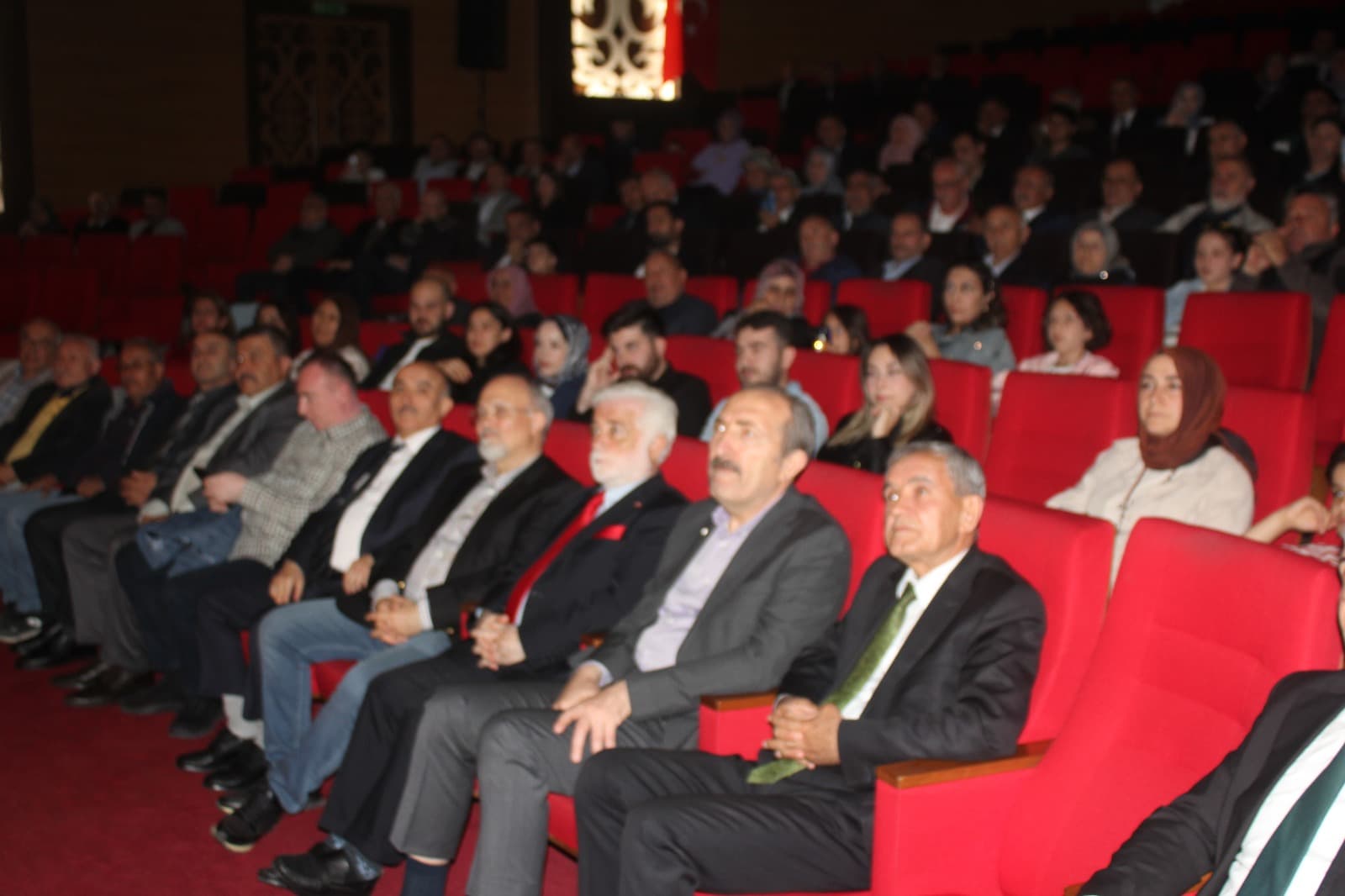 ”BİR MEMLEKET HİKAYESİ” SEYİRCİYLE BULUŞTU — fotoğraf 12