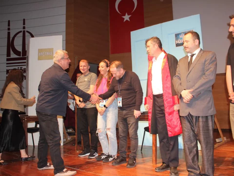 ”BİR MEMLEKET HİKAYESİ” SEYİRCİYLE BULUŞTU — fotoğraf 14