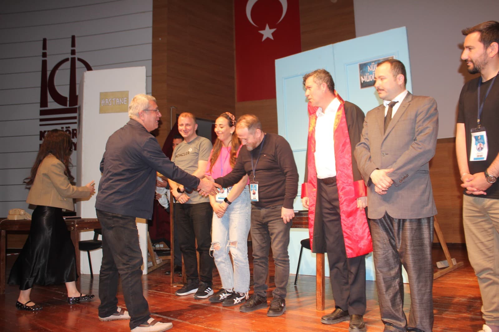 ”BİR MEMLEKET HİKAYESİ” SEYİRCİYLE BULUŞTU — fotoğraf 14