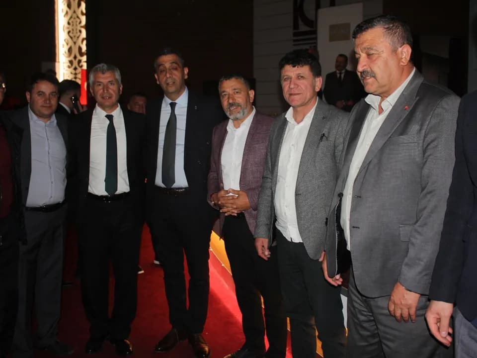 ”BİR MEMLEKET HİKAYESİ” SEYİRCİYLE BULUŞTU — fotoğraf 30