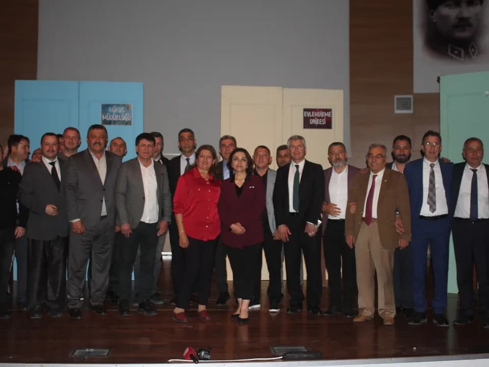 ”BİR MEMLEKET HİKAYESİ” SEYİRCİYLE BULUŞTU — fotoğraf 31