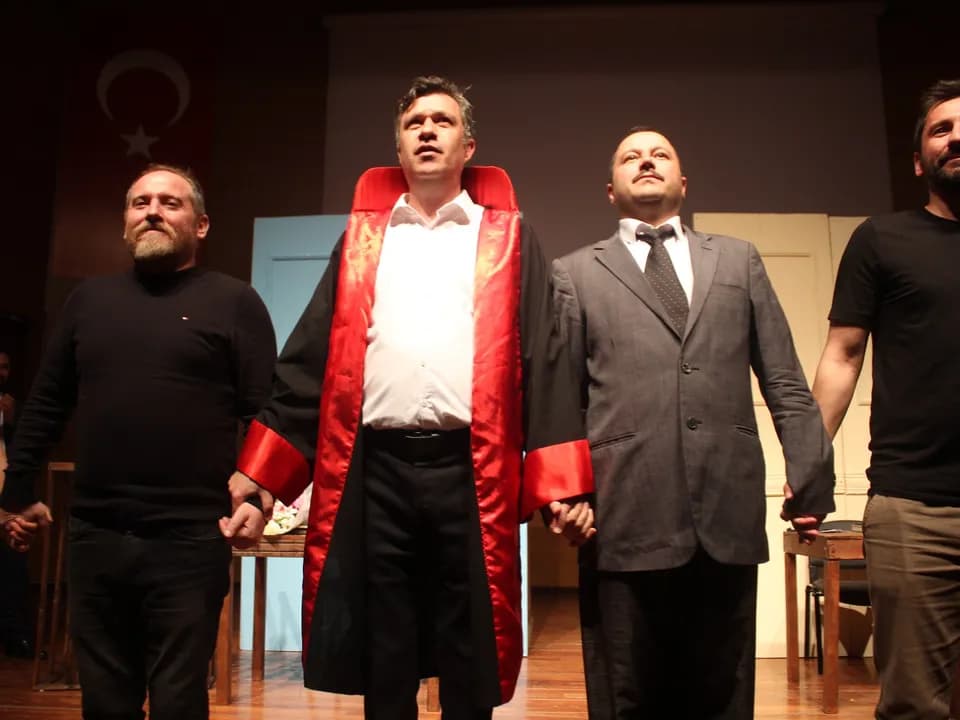 ”BİR MEMLEKET HİKAYESİ” SEYİRCİYLE BULUŞTU — fotoğraf 33