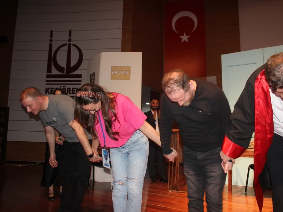 ”BİR MEMLEKET HİKAYESİ” SEYİRCİYLE BULUŞTU — fotoğraf 35