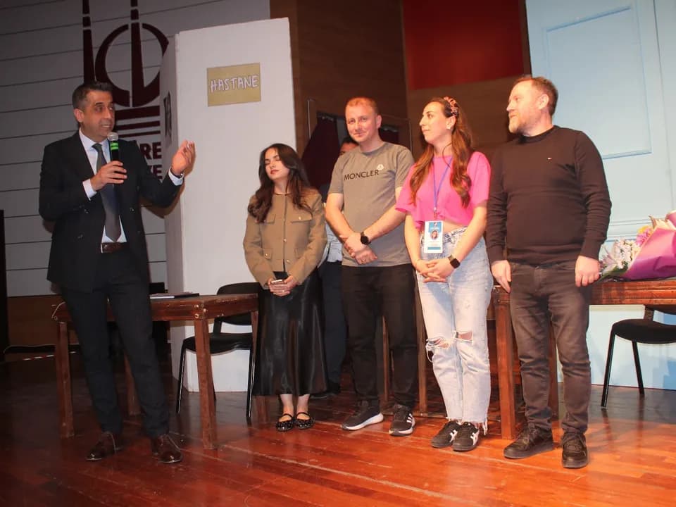 ”BİR MEMLEKET HİKAYESİ” SEYİRCİYLE BULUŞTU — fotoğraf 37