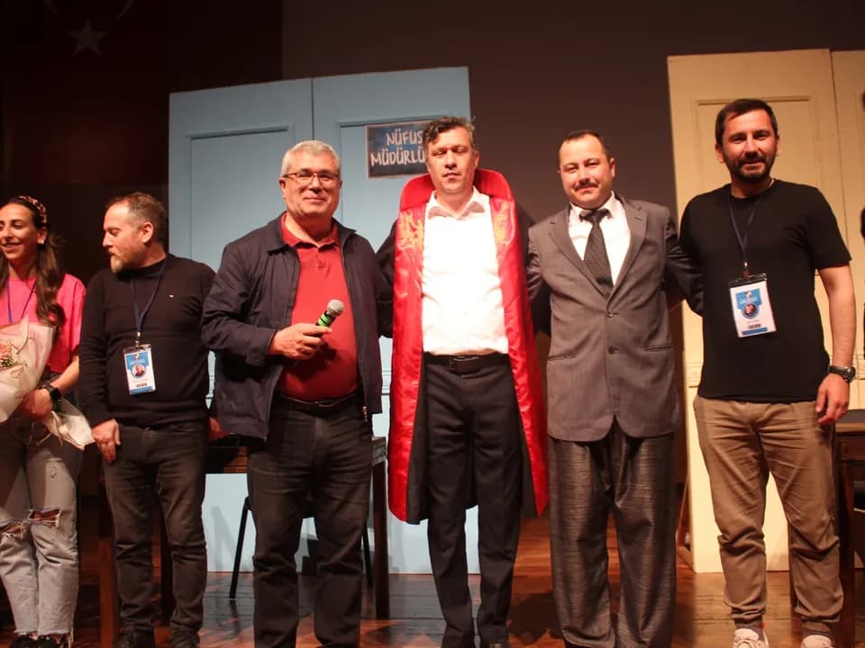 ”BİR MEMLEKET HİKAYESİ” SEYİRCİYLE BULUŞTU — fotoğraf 38