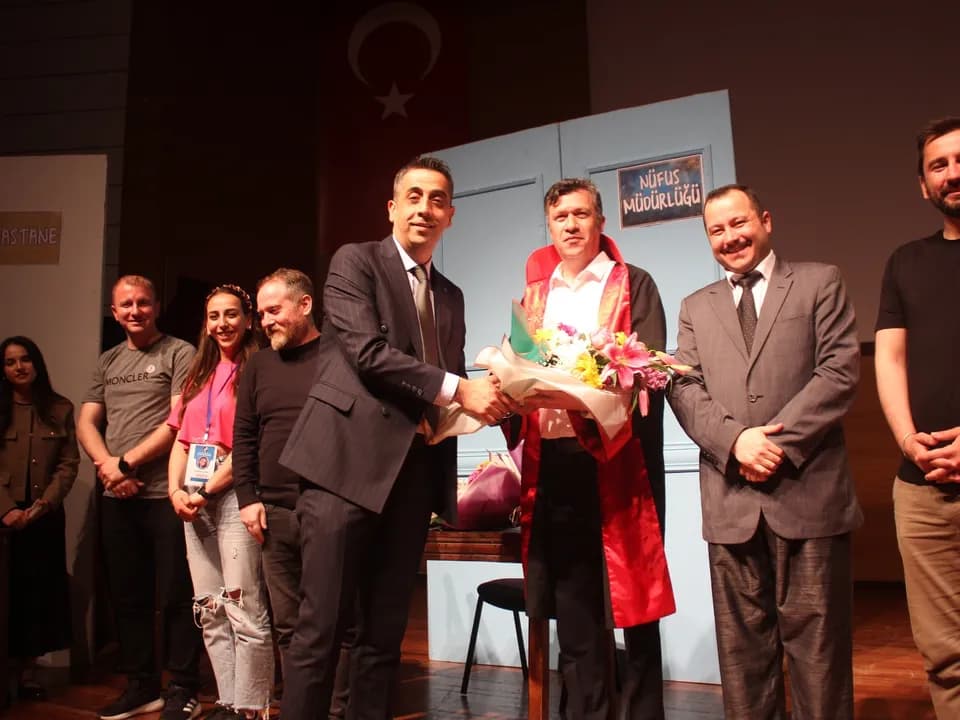 ”BİR MEMLEKET HİKAYESİ” SEYİRCİYLE BULUŞTU — fotoğraf 40