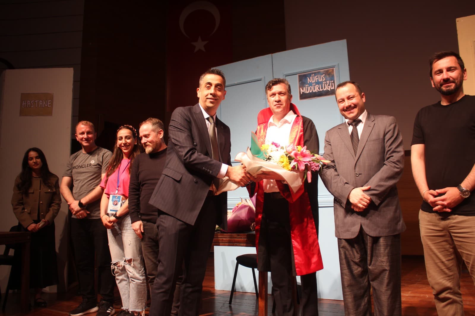 ”BİR MEMLEKET HİKAYESİ” SEYİRCİYLE BULUŞTU — fotoğraf 40