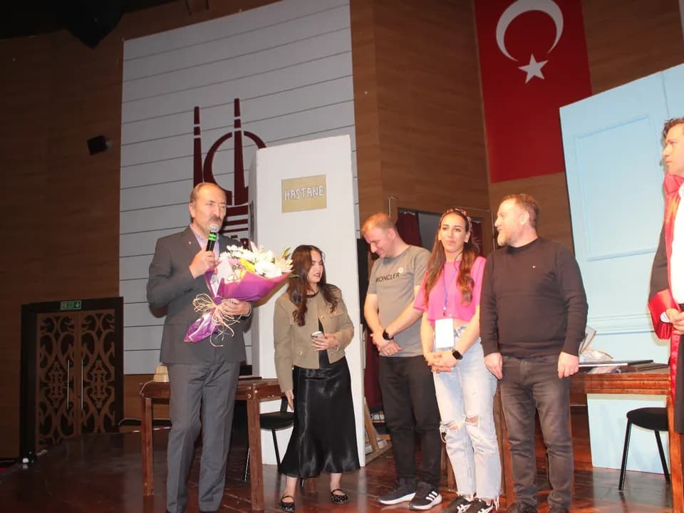 ”BİR MEMLEKET HİKAYESİ” SEYİRCİYLE BULUŞTU — fotoğraf 41