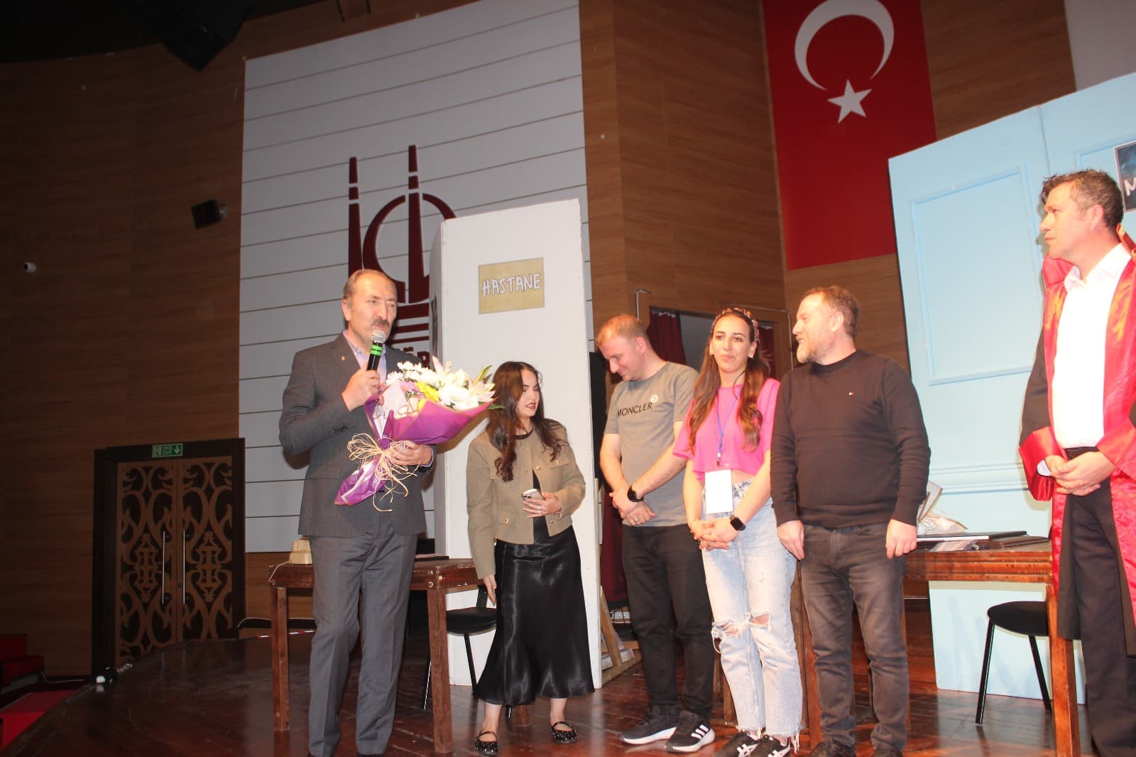 ”BİR MEMLEKET HİKAYESİ” SEYİRCİYLE BULUŞTU — fotoğraf 41