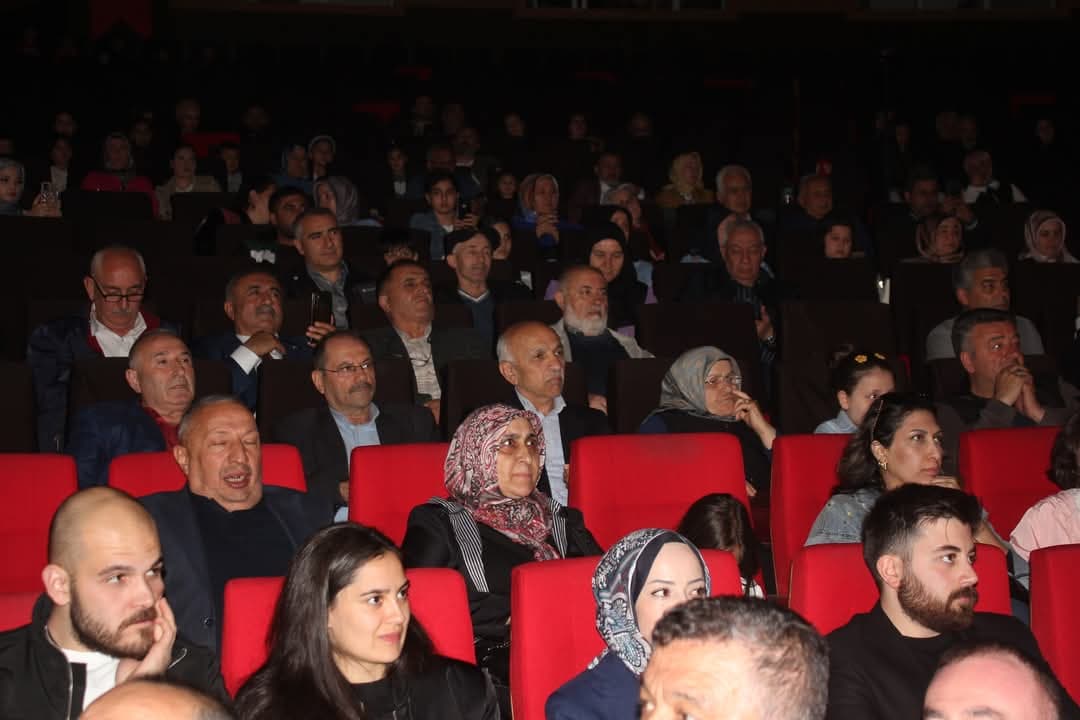 ”BİR MEMLEKET HİKAYESİ” SEYİRCİYLE BULUŞTU — fotoğraf 42