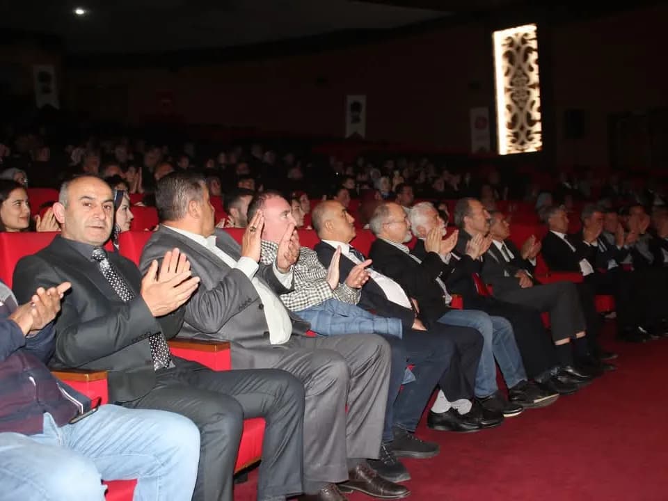 ”BİR MEMLEKET HİKAYESİ” SEYİRCİYLE BULUŞTU — fotoğraf 44