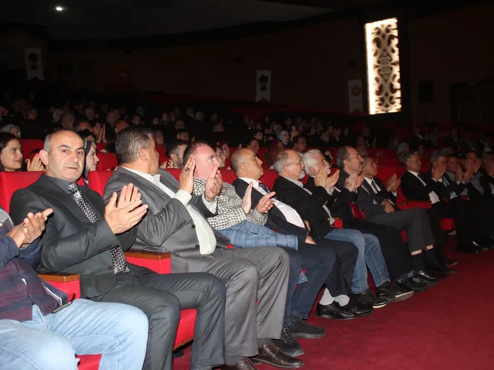 ”BİR MEMLEKET HİKAYESİ” SEYİRCİYLE BULUŞTU — fotoğraf 53