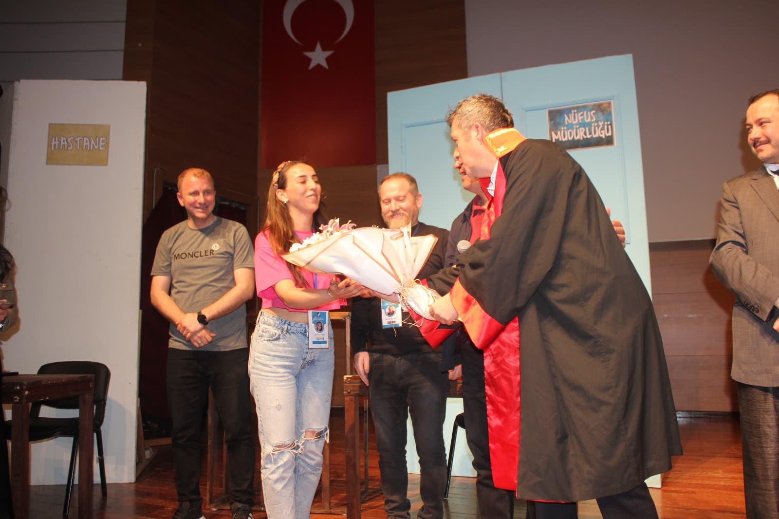 ”BİR MEMLEKET HİKAYESİ” SEYİRCİYLE BULUŞTU — fotoğraf 54