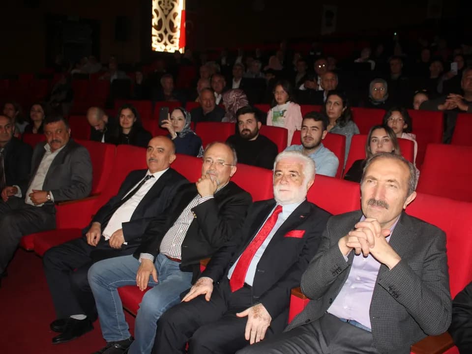 ”BİR MEMLEKET HİKAYESİ” SEYİRCİYLE BULUŞTU — fotoğraf 55