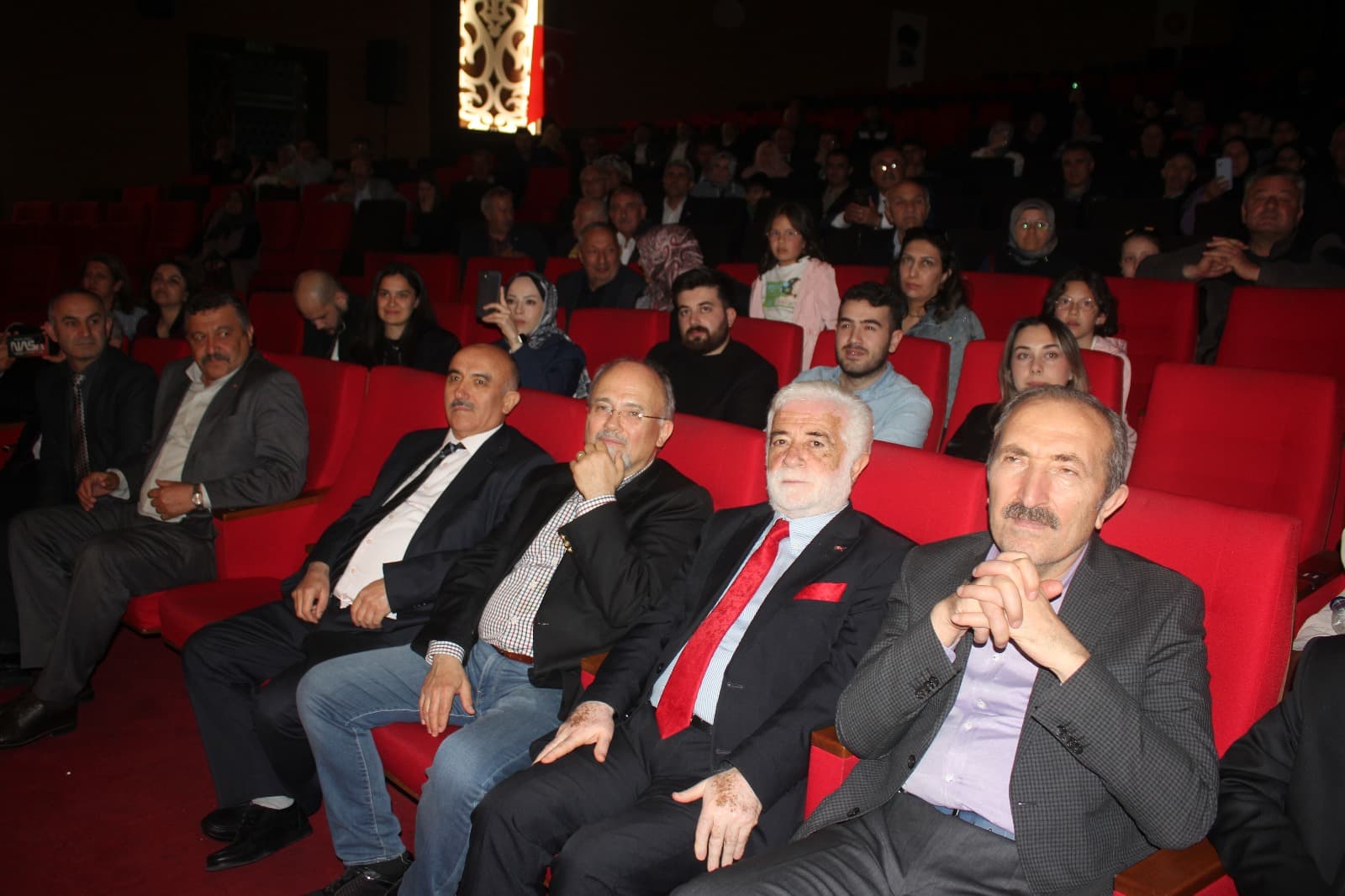 ”BİR MEMLEKET HİKAYESİ” SEYİRCİYLE BULUŞTU — fotoğraf 55