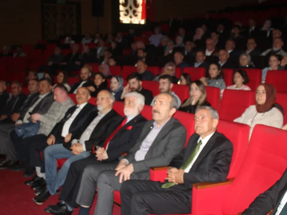 ”BİR MEMLEKET HİKAYESİ” SEYİRCİYLE BULUŞTU — fotoğraf 58