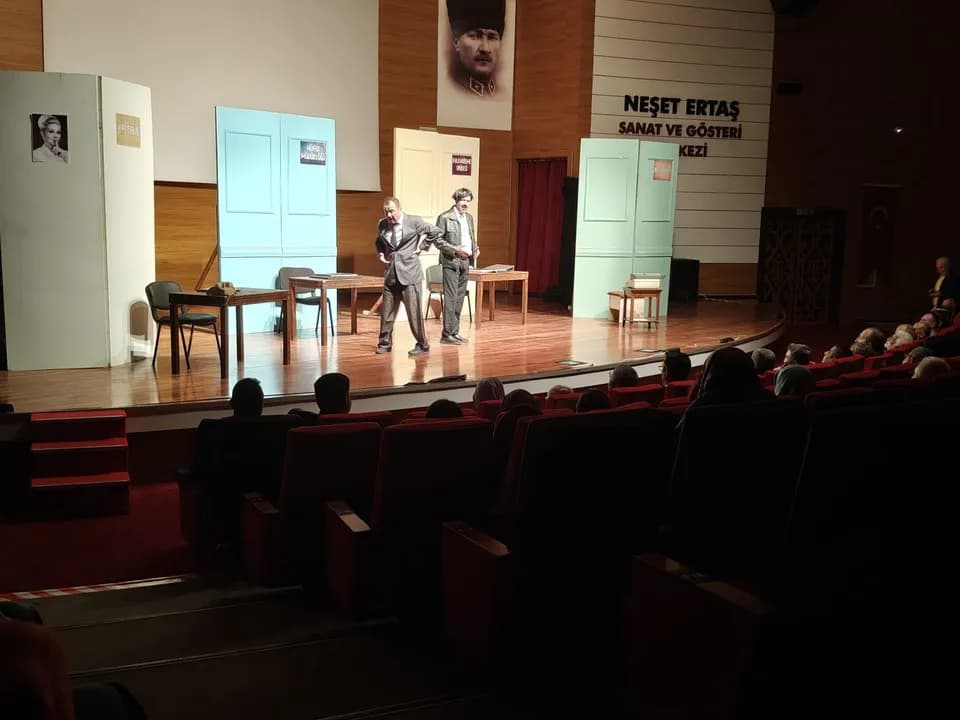 ”BİR MEMLEKET HİKAYESİ” SEYİRCİYLE BULUŞTU — fotoğraf 65