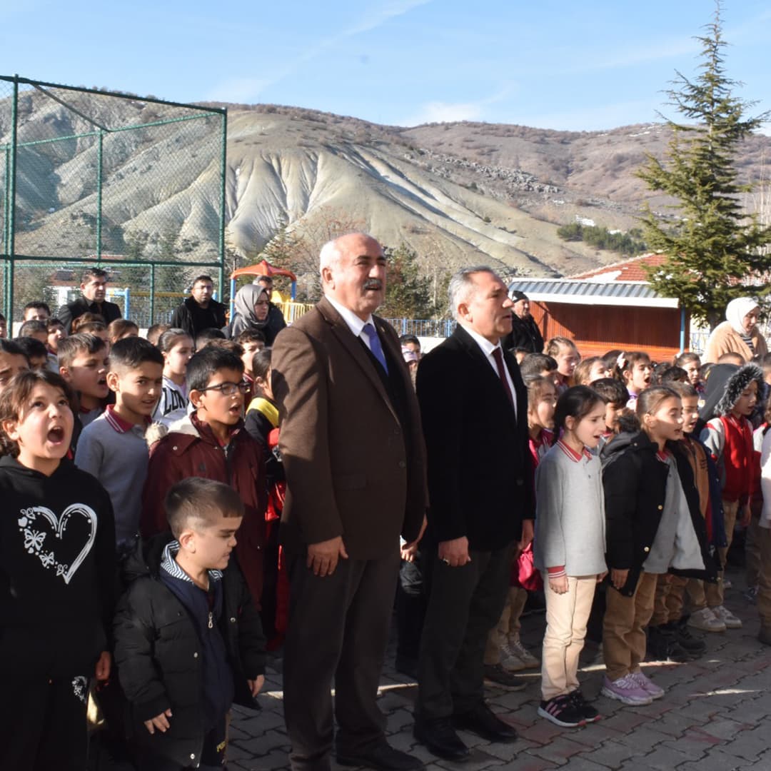 KADIŞEHRİNDE ÖĞRENCİLERE SOSYAL YARDIM DESTEĞİ
